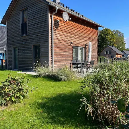 Haus Meerschilf * Klausdorf (Vorpommern-Rugen)